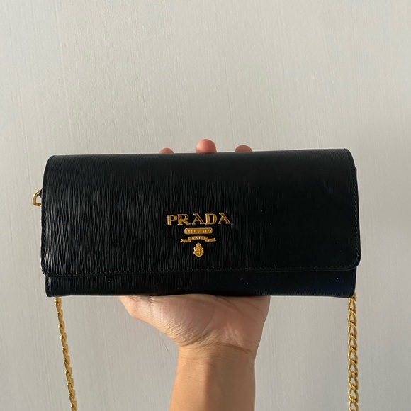 Authentic Prada Vitelli Move Wallet on Chain - Picture 4 of 6